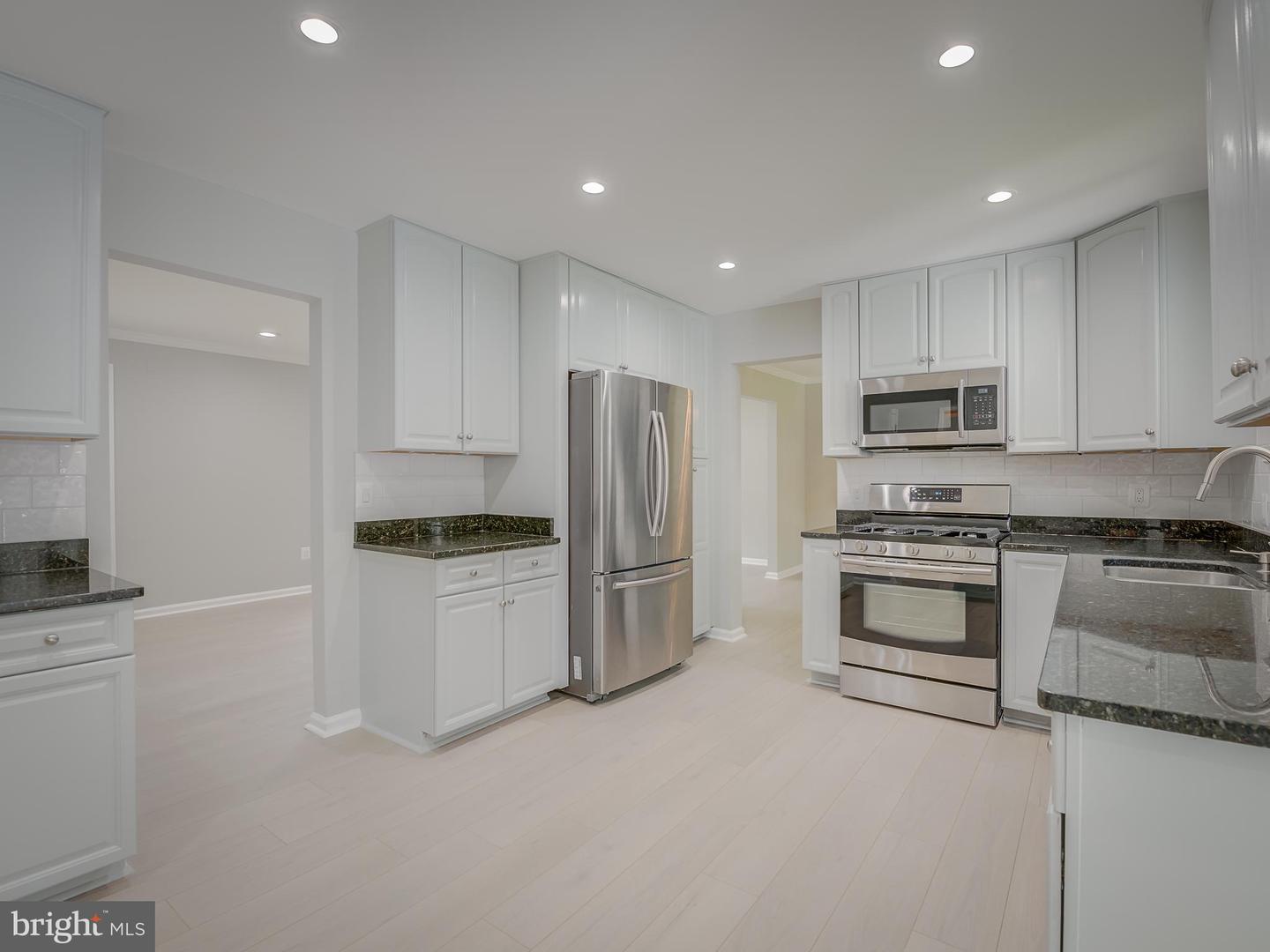 6812 LANDOR LN, SPRINGFIELD, Virginia 22152, 5 Bedrooms Bedrooms, ,4 BathroomsBathrooms,Residential,For sale,6812 LANDOR LN,VAFX2254344 MLS # VAFX2254344
