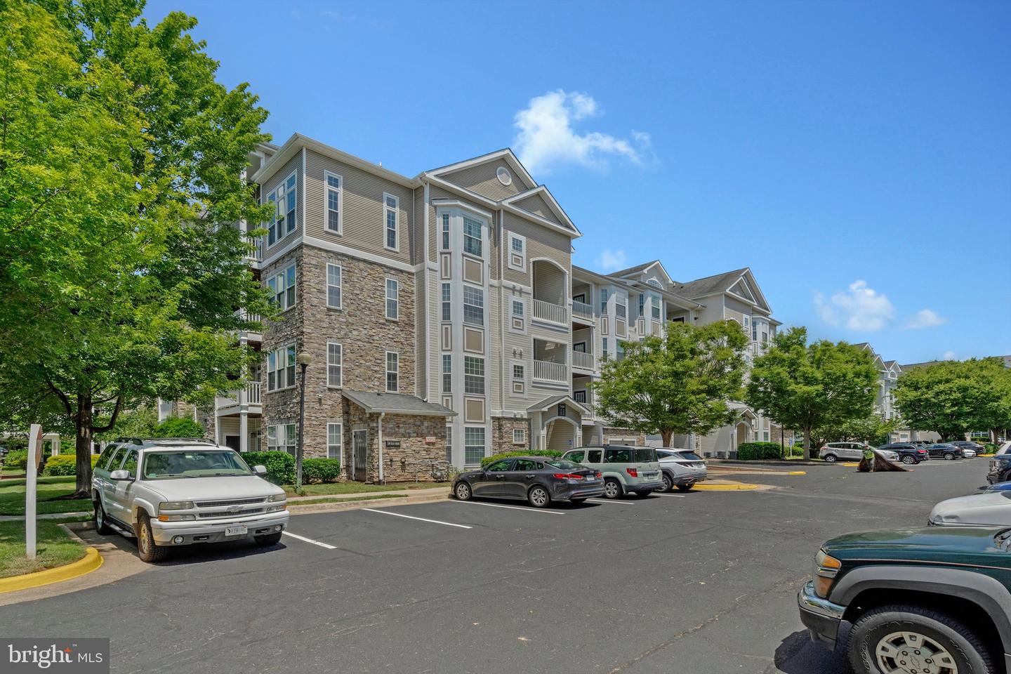 508 SUNSET VIEW TER SE #201, LEESBURG, Virginia 20175, 2 Bedrooms Bedrooms, ,2 BathroomsBathrooms,Residential,For sale,508 SUNSET VIEW TER SE #201,VALO2101654 MLS # VALO2101654