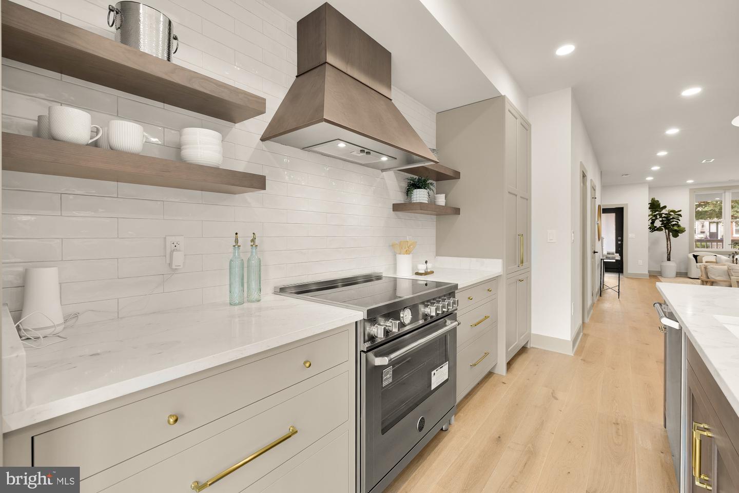 2422 NORTH CAPITOL ST NW, WASHINGTON, District Of Columbia 20002, 5 Bedrooms Bedrooms, ,3 BathroomsBathrooms,Residential,For sale,2422 NORTH CAPITOL ST NW,DCDC2209900 MLS # DCDC2209900