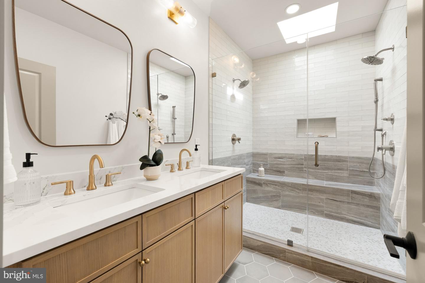 2422 NORTH CAPITOL ST NW, WASHINGTON, District Of Columbia 20002, 5 Bedrooms Bedrooms, ,3 BathroomsBathrooms,Residential,For sale,2422 NORTH CAPITOL ST NW,DCDC2209900 MLS # DCDC2209900