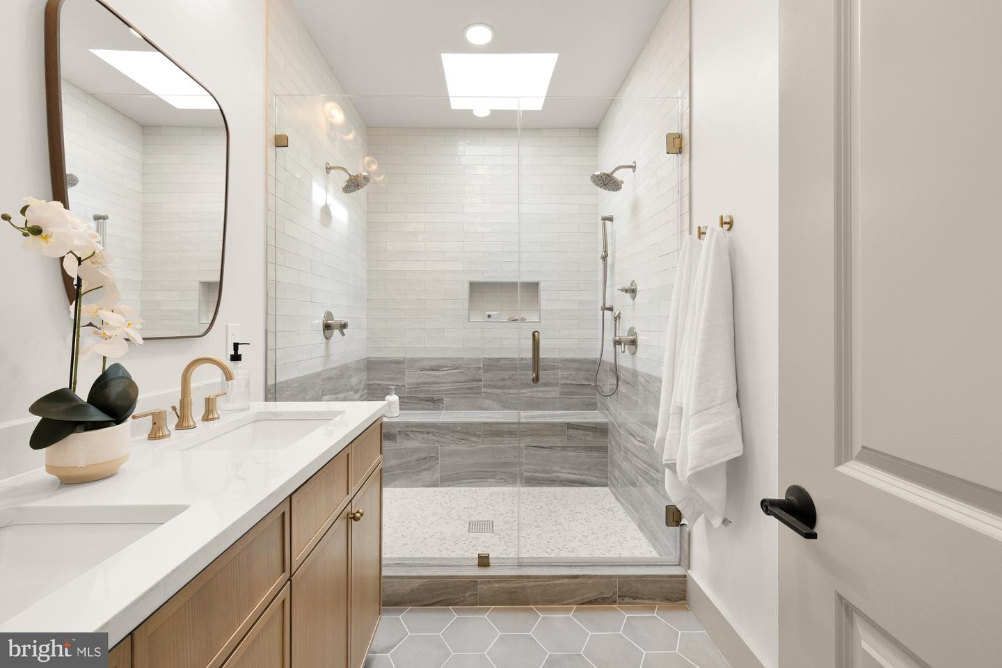 2422 NORTH CAPITOL ST NW, WASHINGTON, District Of Columbia 20002, 5 Bedrooms Bedrooms, ,3 BathroomsBathrooms,Residential,For sale,2422 NORTH CAPITOL ST NW,DCDC2209900 MLS # DCDC2209900