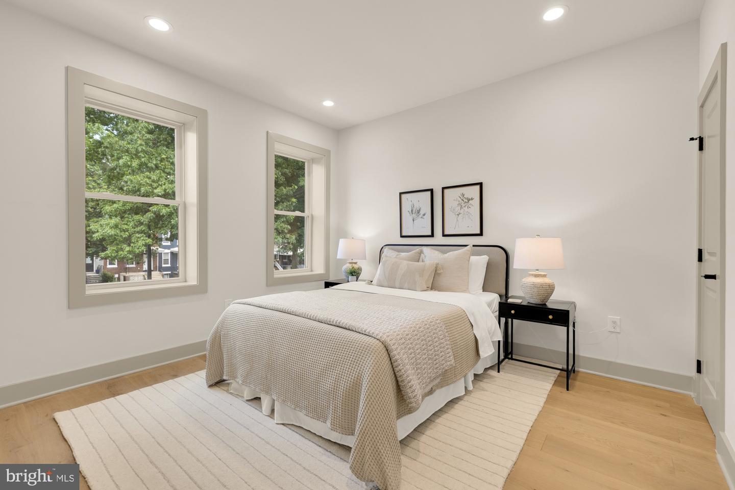 2422 NORTH CAPITOL ST NW, WASHINGTON, District Of Columbia 20002, 5 Bedrooms Bedrooms, ,3 BathroomsBathrooms,Residential,For sale,2422 NORTH CAPITOL ST NW,DCDC2209900 MLS # DCDC2209900