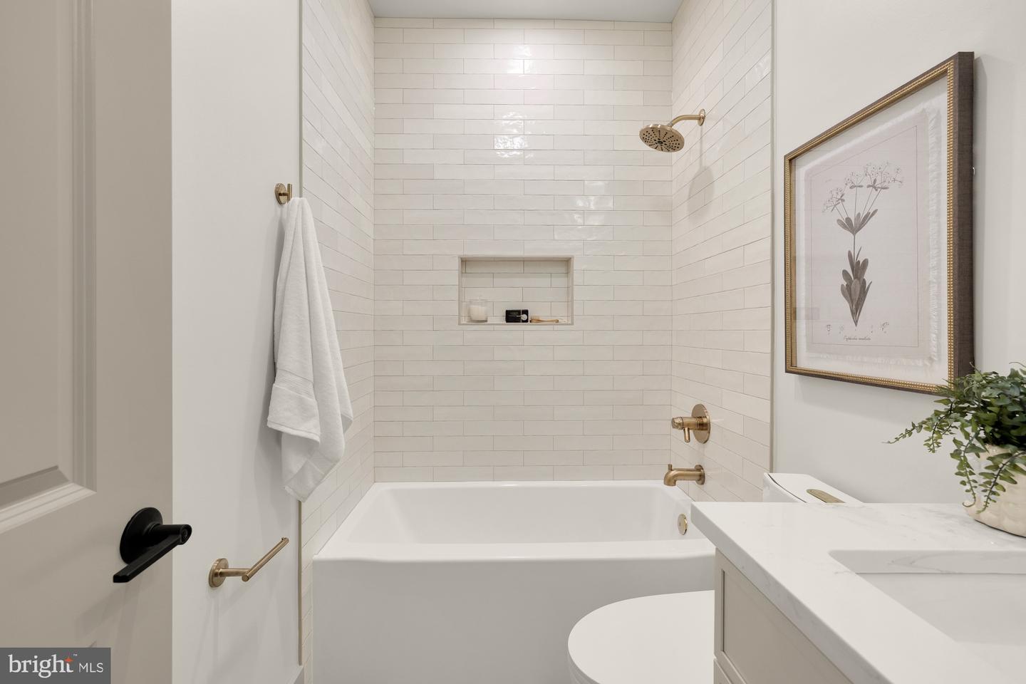 2422 NORTH CAPITOL ST NW, WASHINGTON, District Of Columbia 20002, 5 Bedrooms Bedrooms, ,3 BathroomsBathrooms,Residential,For sale,2422 NORTH CAPITOL ST NW,DCDC2209900 MLS # DCDC2209900