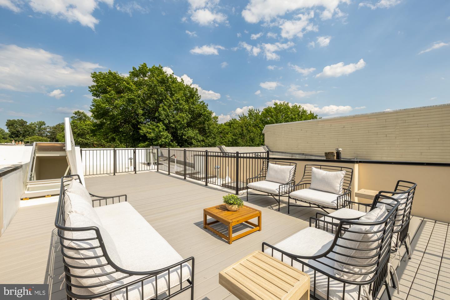 2422 NORTH CAPITOL ST NW, WASHINGTON, District Of Columbia 20002, 5 Bedrooms Bedrooms, ,3 BathroomsBathrooms,Residential,For sale,2422 NORTH CAPITOL ST NW,DCDC2209900 MLS # DCDC2209900