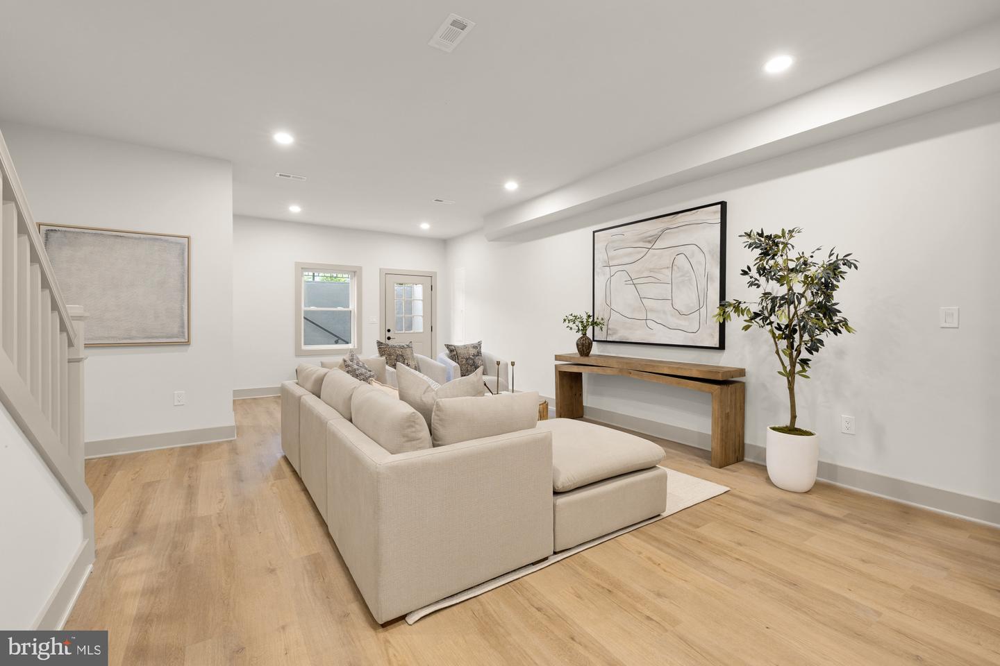 2422 NORTH CAPITOL ST NW, WASHINGTON, District Of Columbia 20002, 5 Bedrooms Bedrooms, ,3 BathroomsBathrooms,Residential,For sale,2422 NORTH CAPITOL ST NW,DCDC2209900 MLS # DCDC2209900