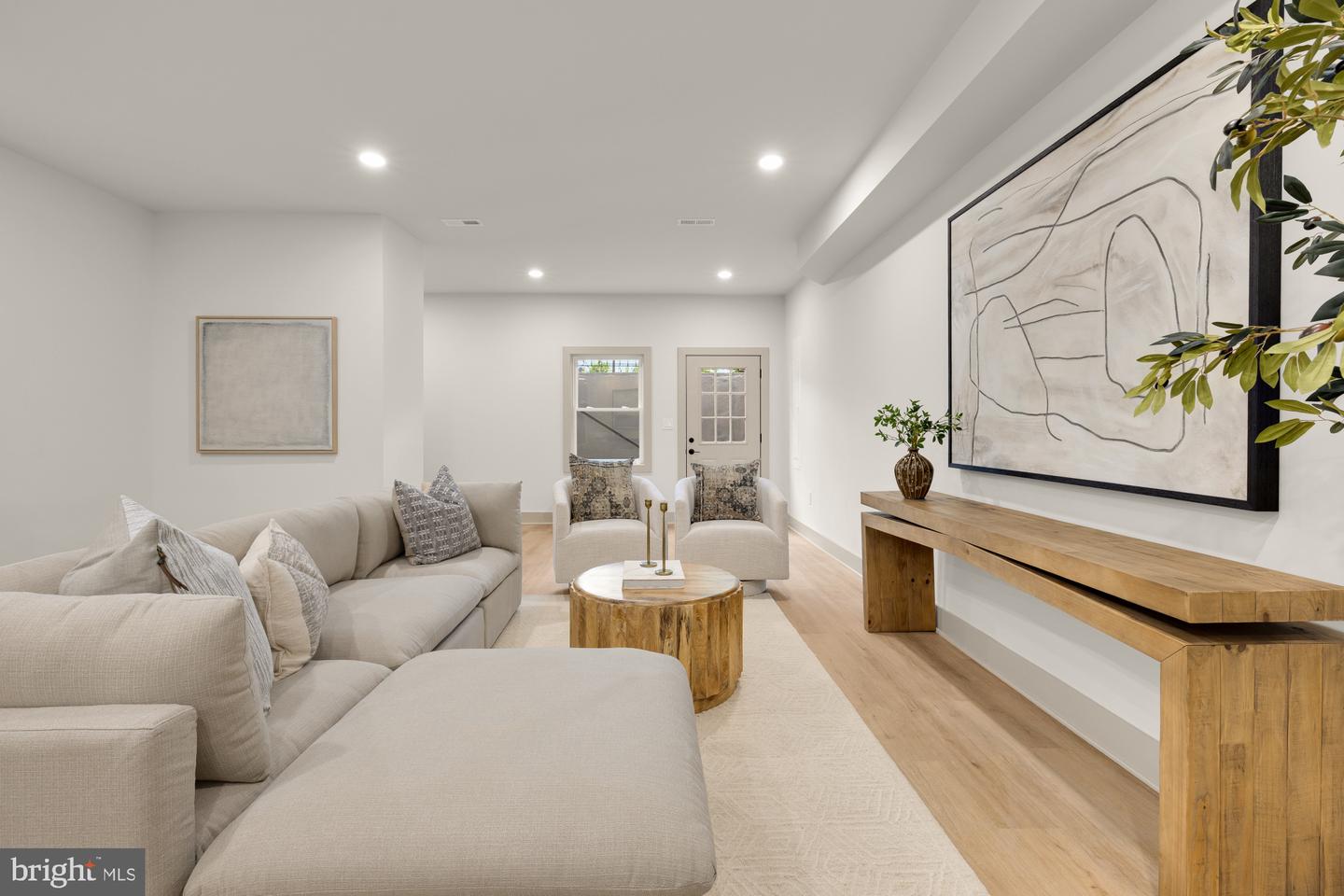 2422 NORTH CAPITOL ST NW, WASHINGTON, District Of Columbia 20002, 5 Bedrooms Bedrooms, ,3 BathroomsBathrooms,Residential,For sale,2422 NORTH CAPITOL ST NW,DCDC2209900 MLS # DCDC2209900