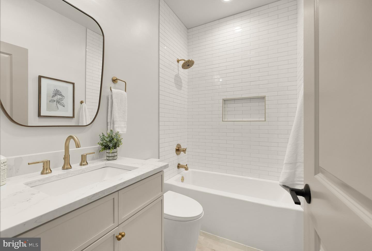 2422 NORTH CAPITOL ST NW, WASHINGTON, District Of Columbia 20002, 5 Bedrooms Bedrooms, ,3 BathroomsBathrooms,Residential,For sale,2422 NORTH CAPITOL ST NW,DCDC2209900 MLS # DCDC2209900