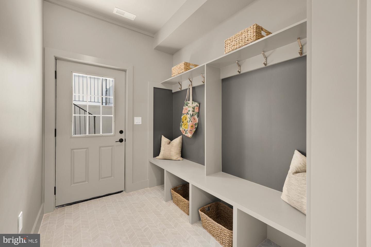 2422 NORTH CAPITOL ST NW, WASHINGTON, District Of Columbia 20002, 5 Bedrooms Bedrooms, ,3 BathroomsBathrooms,Residential,For sale,2422 NORTH CAPITOL ST NW,DCDC2209900 MLS # DCDC2209900