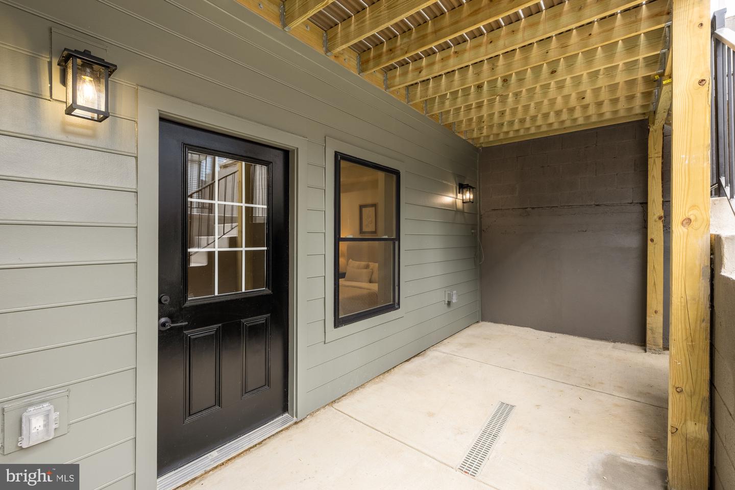 2422 NORTH CAPITOL ST NW, WASHINGTON, District Of Columbia 20002, 5 Bedrooms Bedrooms, ,3 BathroomsBathrooms,Residential,For sale,2422 NORTH CAPITOL ST NW,DCDC2209900 MLS # DCDC2209900