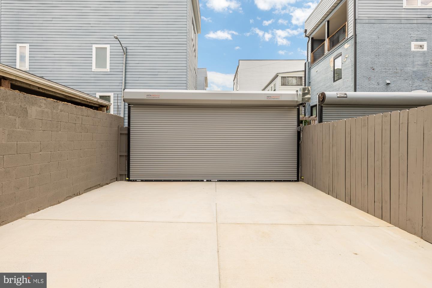 2422 NORTH CAPITOL ST NW, WASHINGTON, District Of Columbia 20002, 5 Bedrooms Bedrooms, ,3 BathroomsBathrooms,Residential,For sale,2422 NORTH CAPITOL ST NW,DCDC2209900 MLS # DCDC2209900