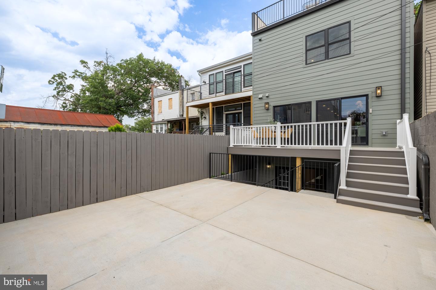 2422 NORTH CAPITOL ST NW, WASHINGTON, District Of Columbia 20002, 5 Bedrooms Bedrooms, ,3 BathroomsBathrooms,Residential,For sale,2422 NORTH CAPITOL ST NW,DCDC2209900 MLS # DCDC2209900