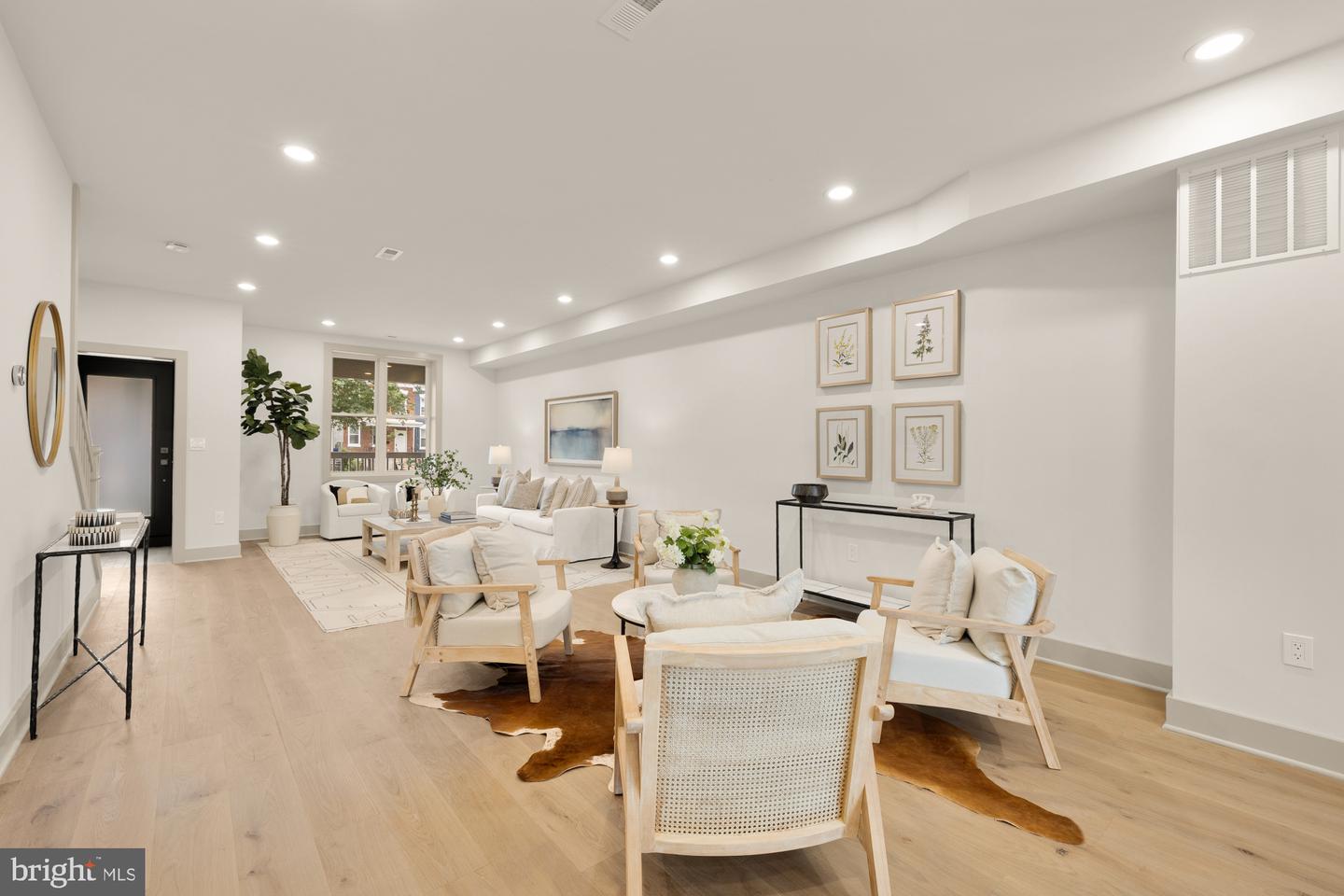 2422 NORTH CAPITOL ST NW, WASHINGTON, District Of Columbia 20002, 5 Bedrooms Bedrooms, ,3 BathroomsBathrooms,Residential,For sale,2422 NORTH CAPITOL ST NW,DCDC2209900 MLS # DCDC2209900