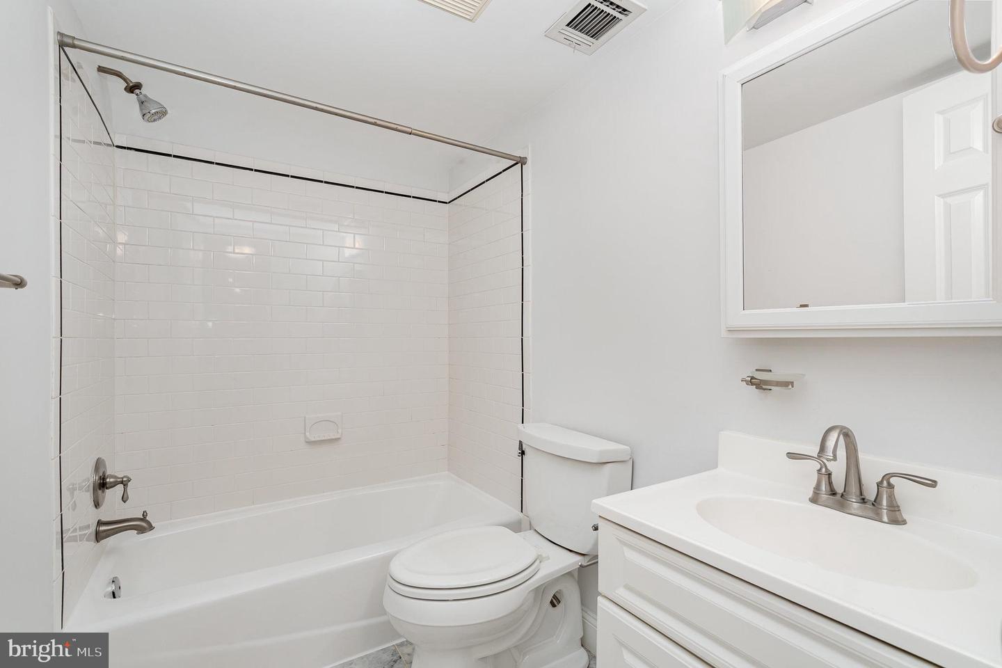 400 COMMONWEALTH AVE #107, ALEXANDRIA, Virginia 22301, 1 Bedroom Bedrooms, ,1 BathroomBathrooms,Residential,For sale,400 COMMONWEALTH AVE #107,VAAX2047384 MLS # VAAX2047384