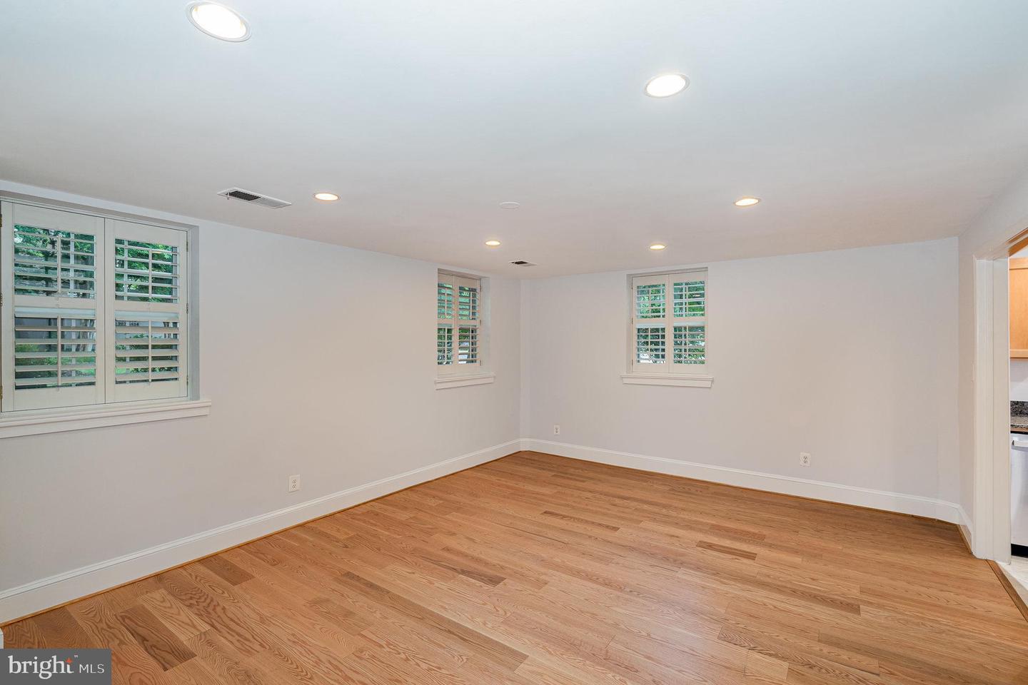 400 COMMONWEALTH AVE #107, ALEXANDRIA, Virginia 22301, 1 Bedroom Bedrooms, ,1 BathroomBathrooms,Residential,For sale,400 COMMONWEALTH AVE #107,VAAX2047384 MLS # VAAX2047384