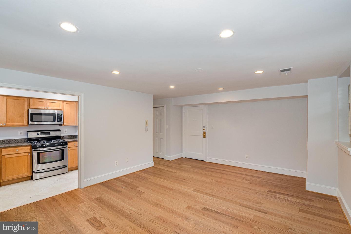 400 COMMONWEALTH AVE #107, ALEXANDRIA, Virginia 22301, 1 Bedroom Bedrooms, ,1 BathroomBathrooms,Residential,For sale,400 COMMONWEALTH AVE #107,VAAX2047384 MLS # VAAX2047384