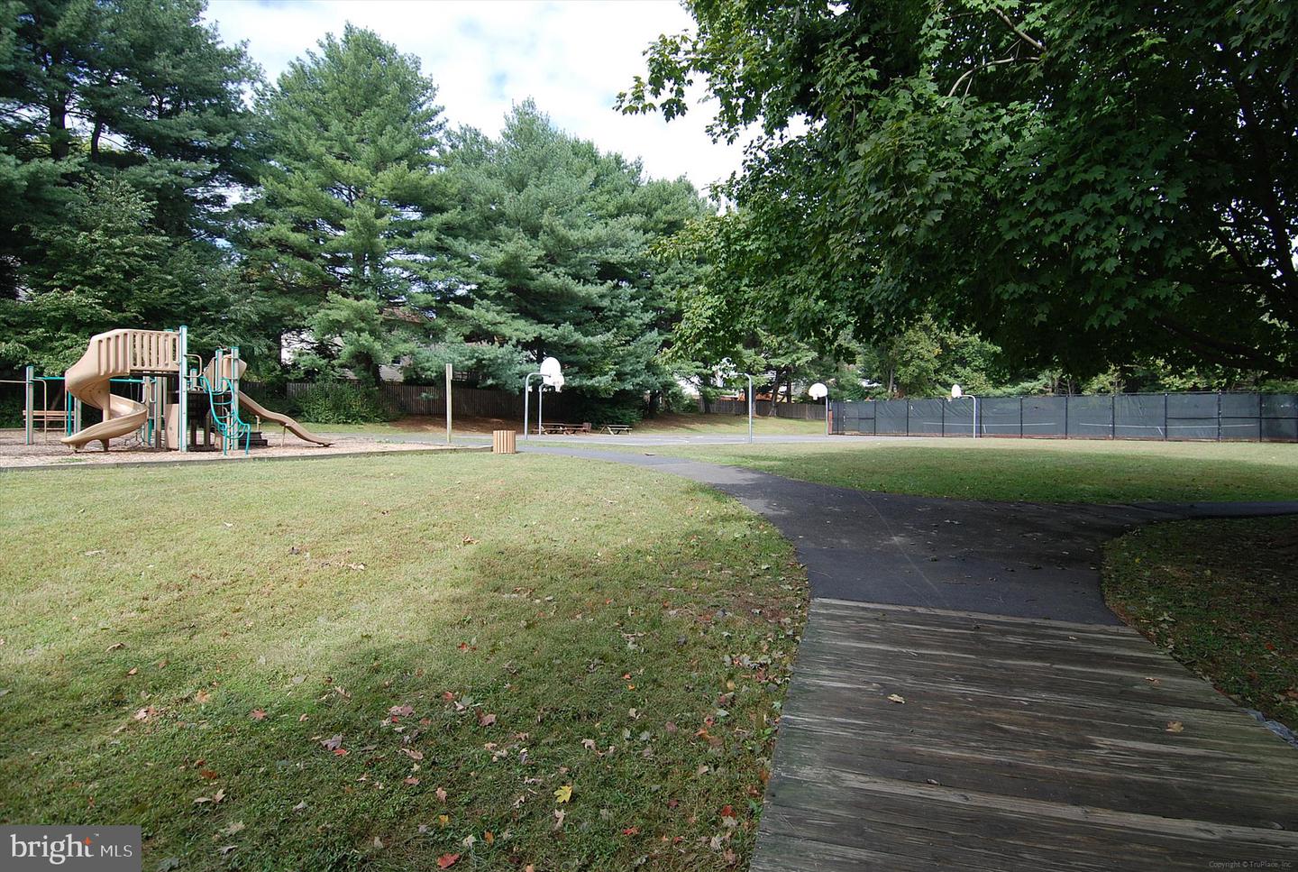 5816 OAK LEATHER DR, BURKE, Virginia 22015, 4 Bedrooms Bedrooms, ,2 BathroomsBathrooms,Residential,For sale,5816 OAK LEATHER DR,VAFX2254456 MLS # VAFX2254456