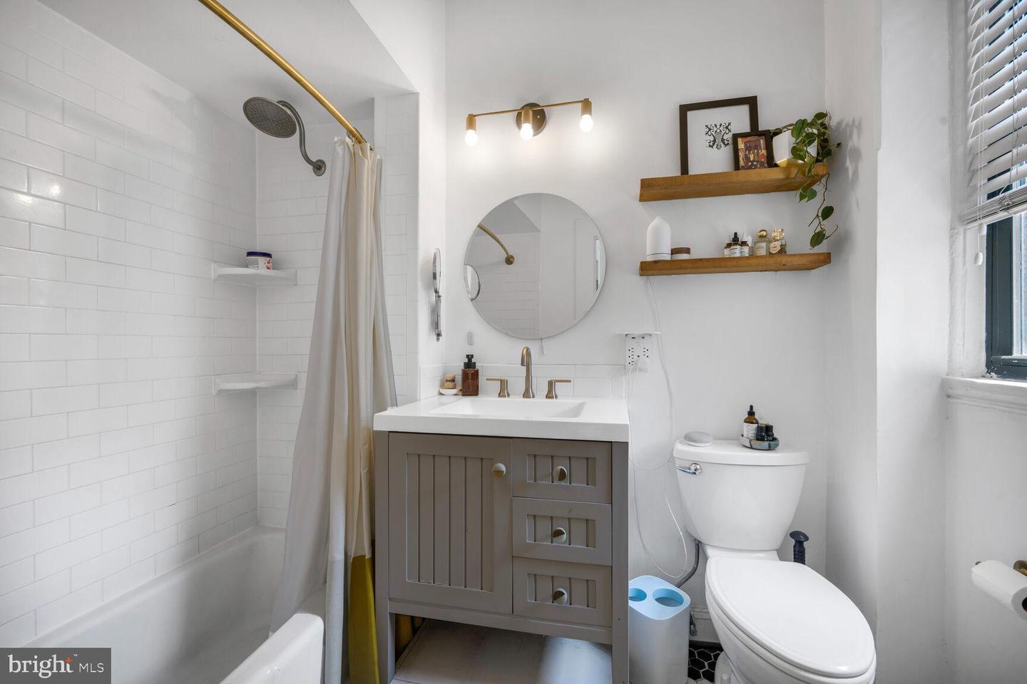 1514 17TH ST NW #111, WASHINGTON, District Of Columbia 20036, 1 Bedroom Bedrooms, ,1 BathroomBathrooms,Residential,For sale,1514 17TH ST NW #111,DCDC2209766 MLS # DCDC2209766