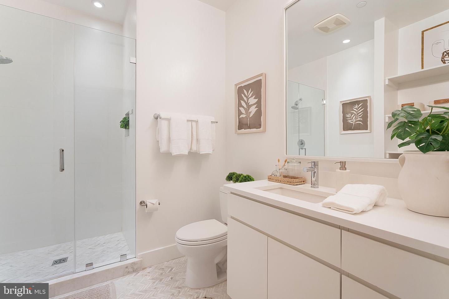 1324 E ST SE #104, WASHINGTON, District Of Columbia 20003, 1 Bedroom Bedrooms, ,1 BathroomBathrooms,Residential,For sale,1324 E ST SE #104,DCDC2209858 MLS # DCDC2209858