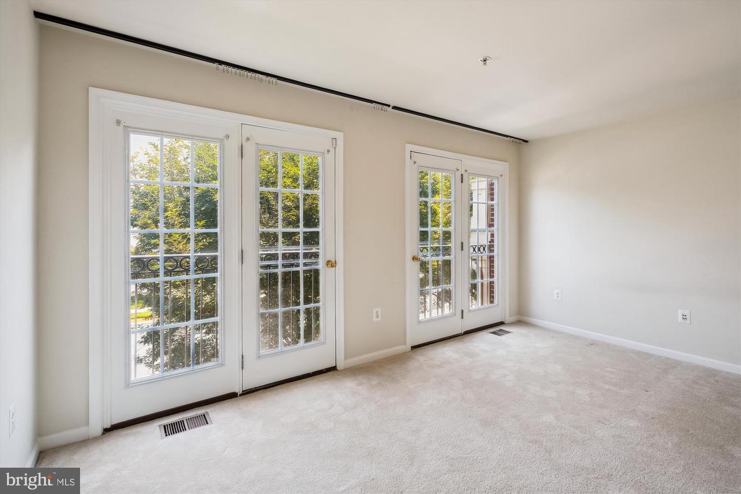 15551 JOHN DISKIN CIR, WOODBRIDGE, Virginia 22191, 3 Bedrooms Bedrooms, ,2 BathroomsBathrooms,Residential,For sale,15551 JOHN DISKIN CIR,VAPW2099030 MLS # VAPW2099030
