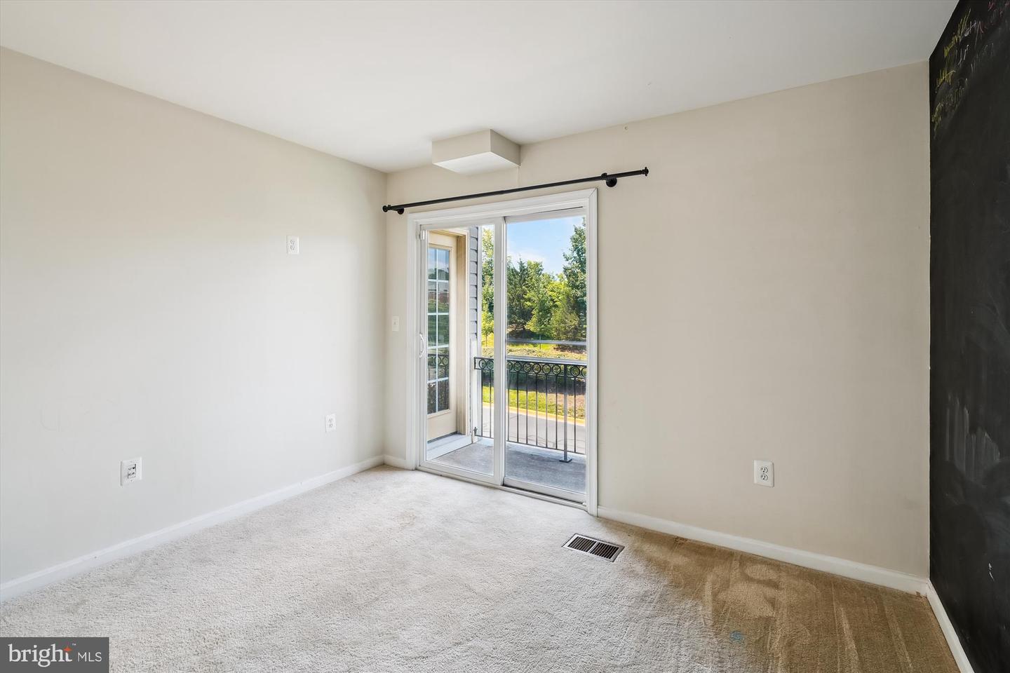 15551 JOHN DISKIN CIR, WOODBRIDGE, Virginia 22191, 3 Bedrooms Bedrooms, ,2 BathroomsBathrooms,Residential,For sale,15551 JOHN DISKIN CIR,VAPW2099030 MLS # VAPW2099030