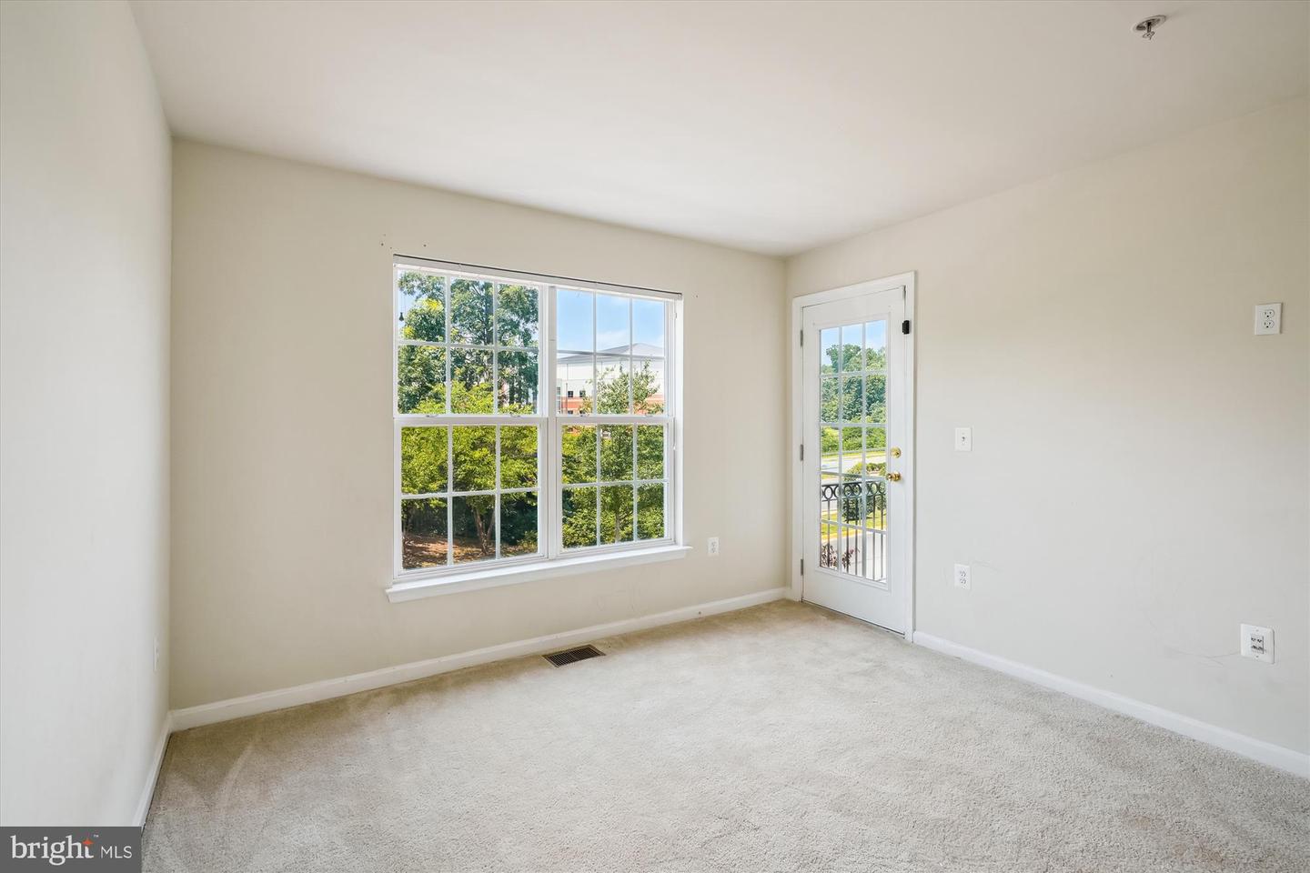 15551 JOHN DISKIN CIR, WOODBRIDGE, Virginia 22191, 3 Bedrooms Bedrooms, ,2 BathroomsBathrooms,Residential,For sale,15551 JOHN DISKIN CIR,VAPW2099030 MLS # VAPW2099030