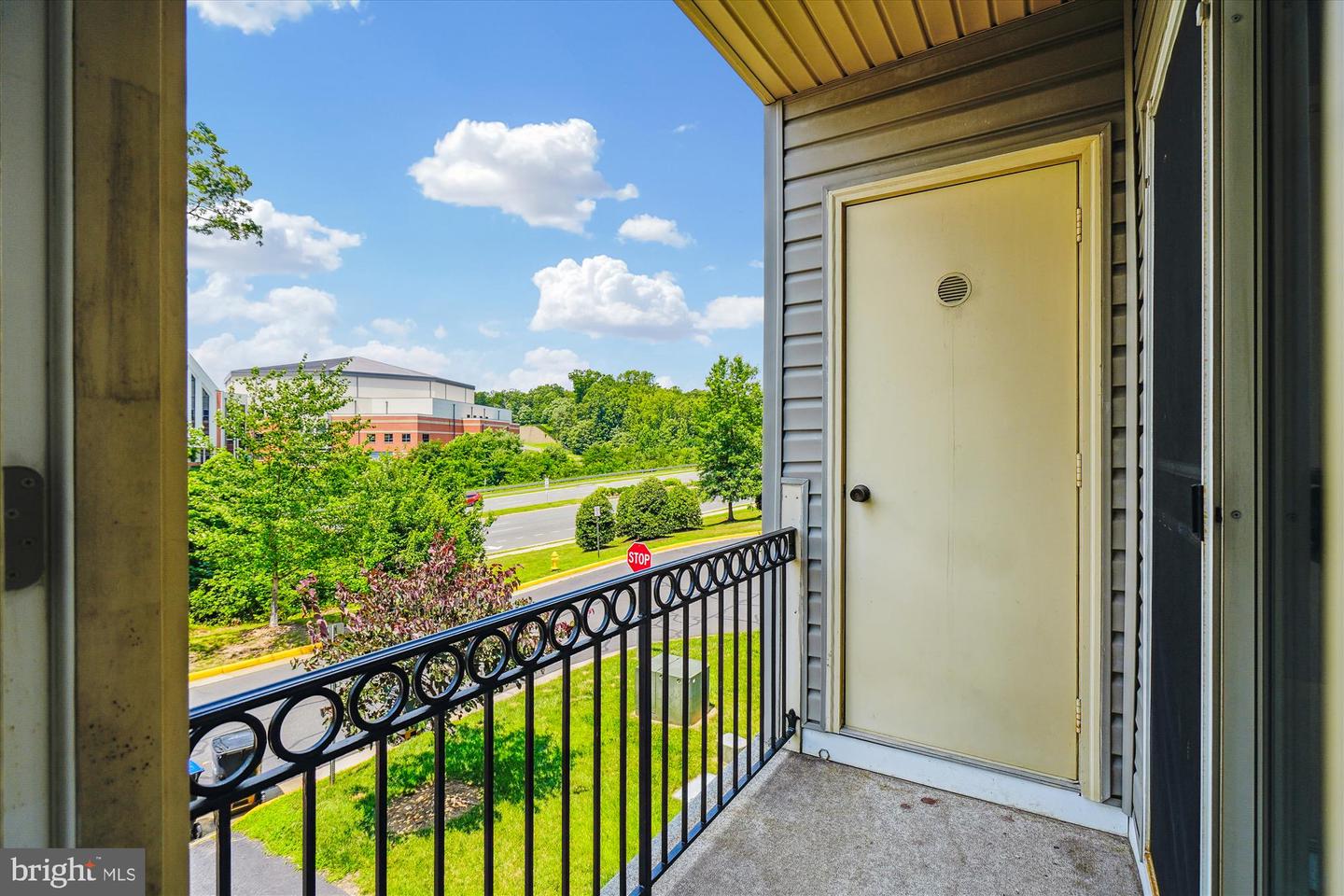 15551 JOHN DISKIN CIR, WOODBRIDGE, Virginia 22191, 3 Bedrooms Bedrooms, ,2 BathroomsBathrooms,Residential,For sale,15551 JOHN DISKIN CIR,VAPW2099030 MLS # VAPW2099030