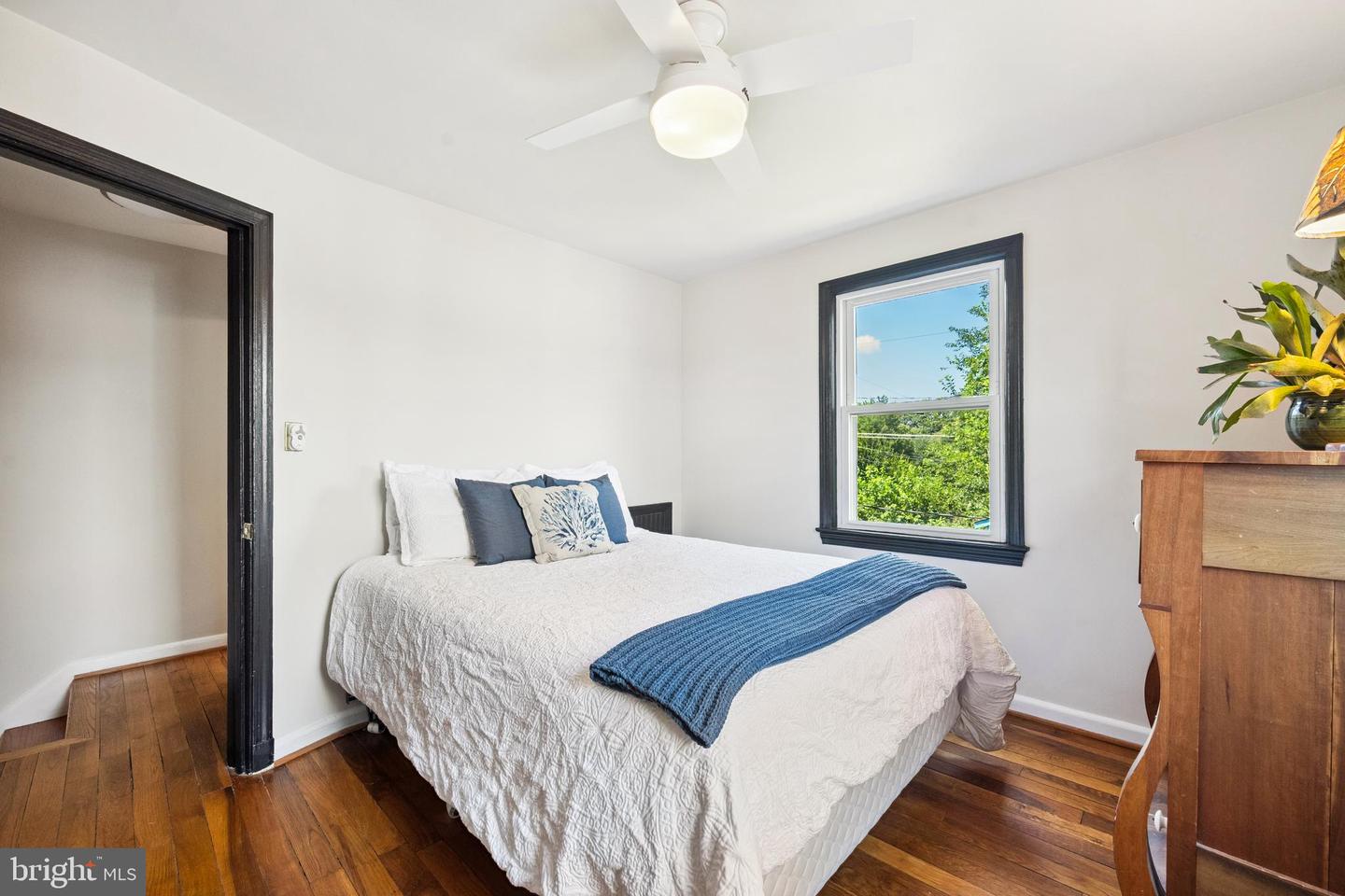 2146 S OAKLAND ST S, ARLINGTON, Virginia 22204, 2 Bedrooms Bedrooms, ,2 BathroomsBathrooms,Residential,For sale,2146 S OAKLAND ST S,VAAR2060614 MLS # VAAR2060614