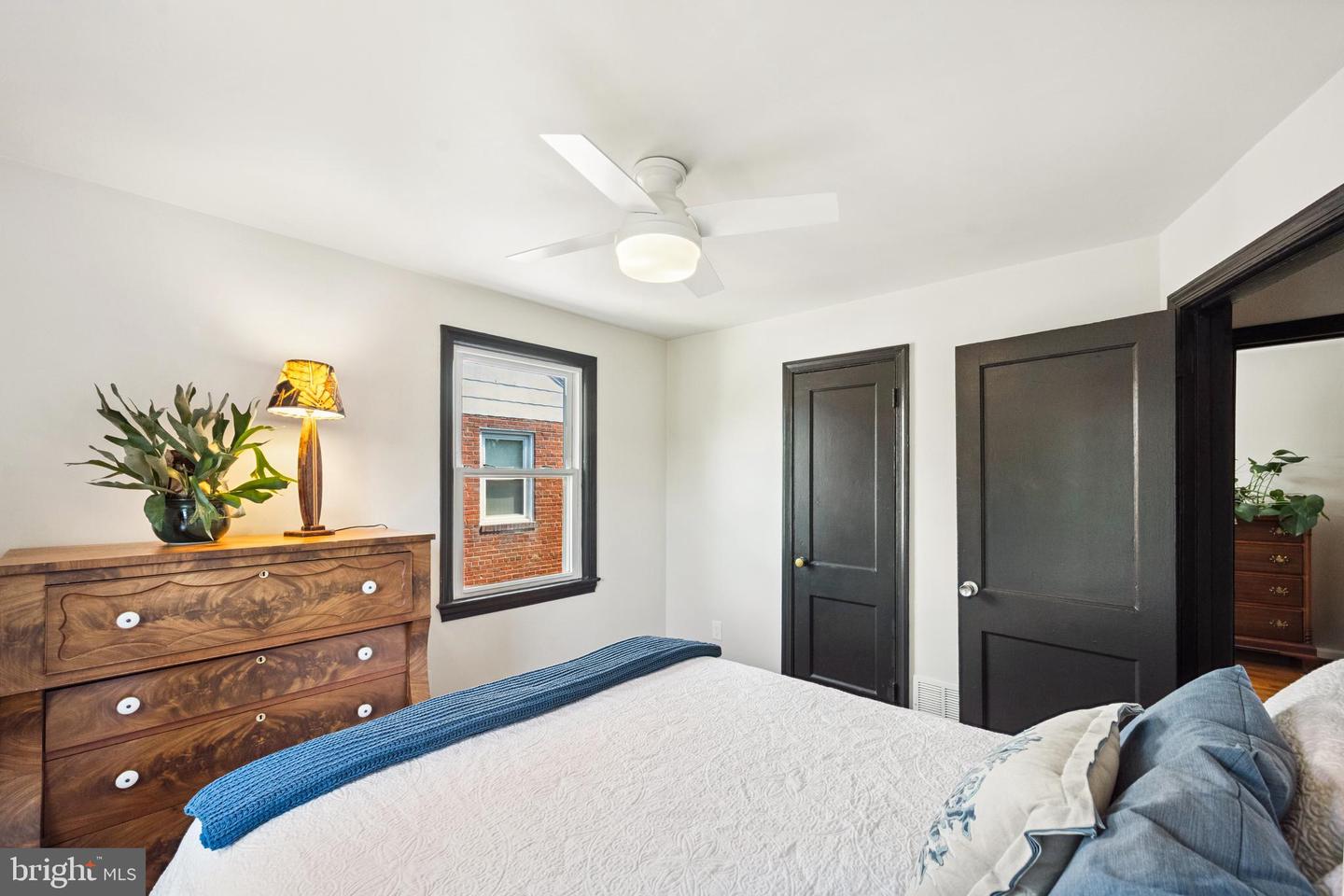 2146 S OAKLAND ST S, ARLINGTON, Virginia 22204, 2 Bedrooms Bedrooms, ,2 BathroomsBathrooms,Residential,For sale,2146 S OAKLAND ST S,VAAR2060614 MLS # VAAR2060614