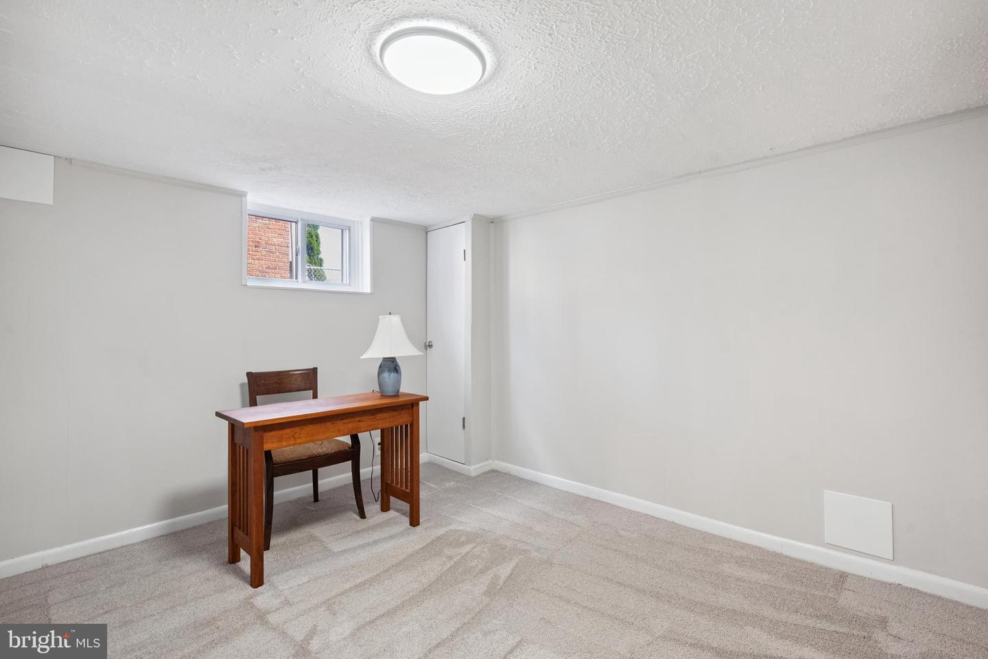 2146 S OAKLAND ST S, ARLINGTON, Virginia 22204, 2 Bedrooms Bedrooms, ,2 BathroomsBathrooms,Residential,For sale,2146 S OAKLAND ST S,VAAR2060614 MLS # VAAR2060614