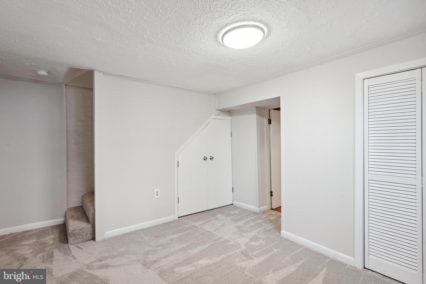 2146 S OAKLAND ST S, ARLINGTON, Virginia 22204, 2 Bedrooms Bedrooms, ,2 BathroomsBathrooms,Residential,For sale,2146 S OAKLAND ST S,VAAR2060614 MLS # VAAR2060614