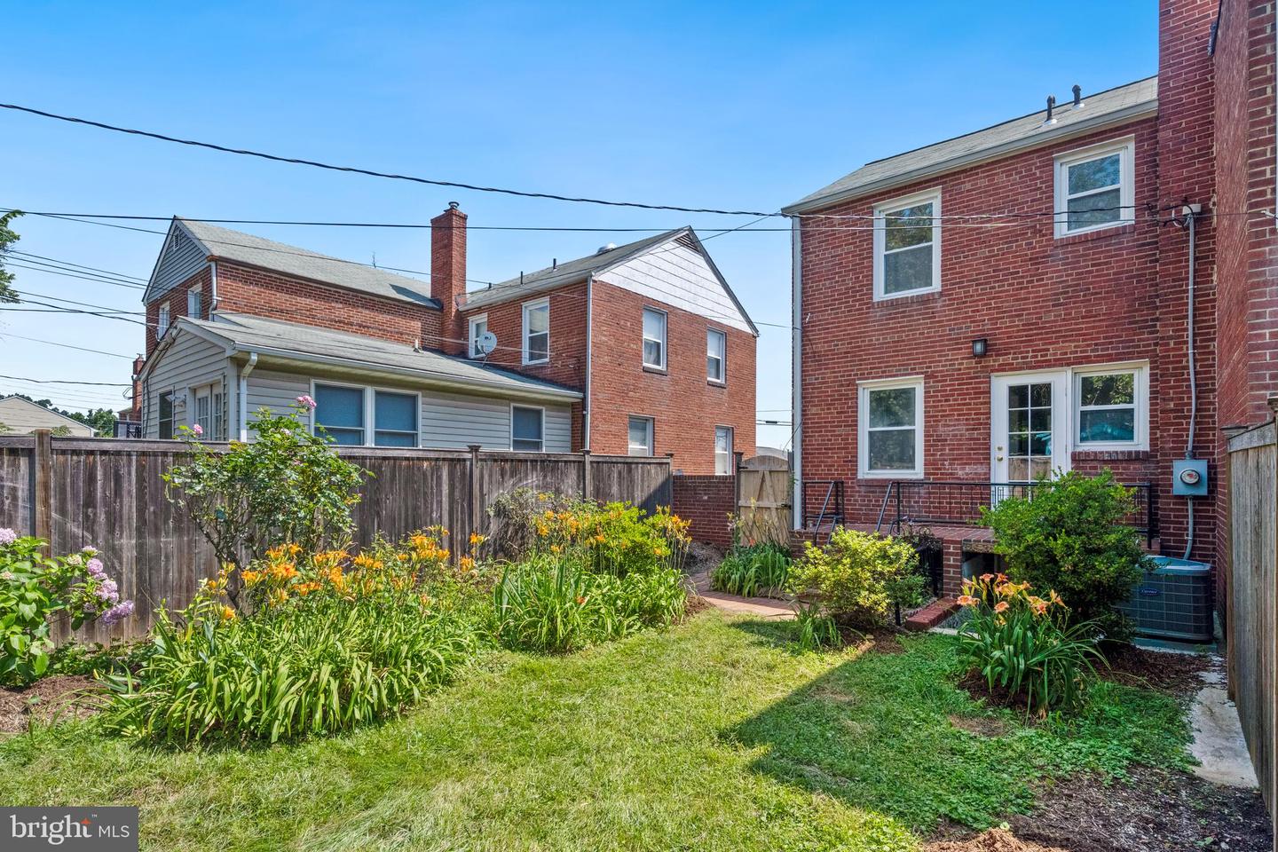 2146 S OAKLAND ST S, ARLINGTON, Virginia 22204, 2 Bedrooms Bedrooms, ,2 BathroomsBathrooms,Residential,For sale,2146 S OAKLAND ST S,VAAR2060614 MLS # VAAR2060614
