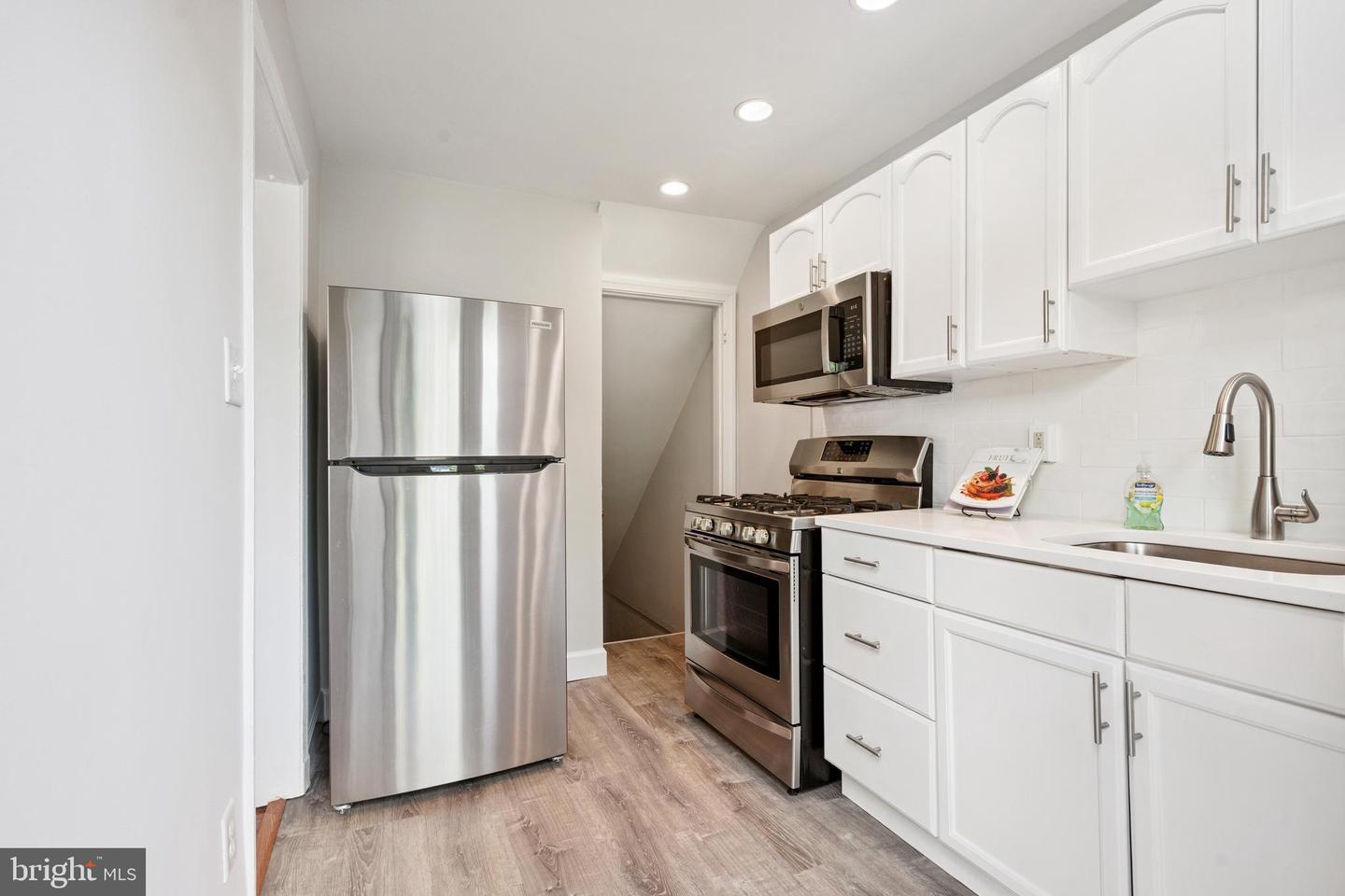 2146 S OAKLAND ST S, ARLINGTON, Virginia 22204, 2 Bedrooms Bedrooms, ,2 BathroomsBathrooms,Residential,For sale,2146 S OAKLAND ST S,VAAR2060614 MLS # VAAR2060614