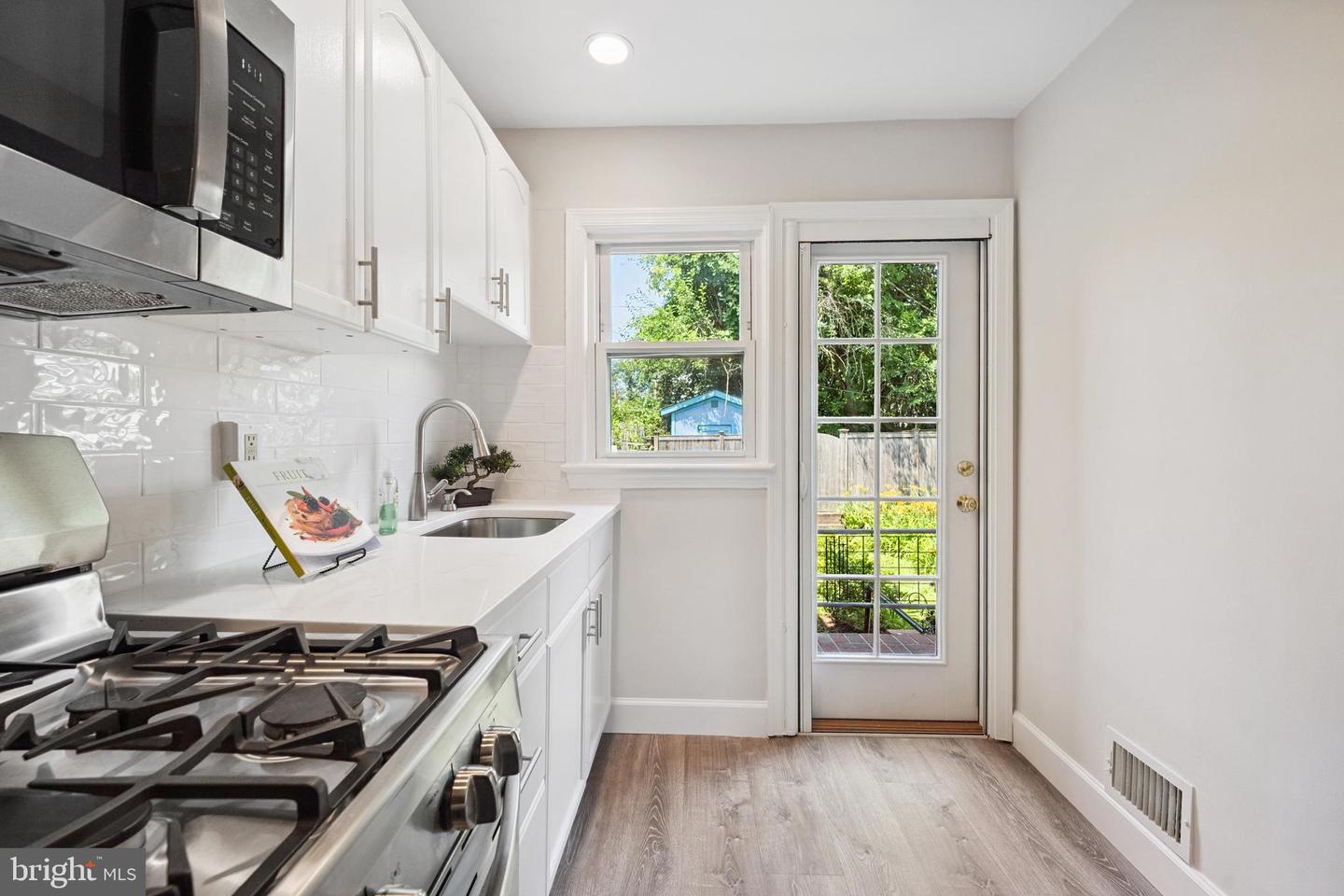 2146 S OAKLAND ST S, ARLINGTON, Virginia 22204, 2 Bedrooms Bedrooms, ,2 BathroomsBathrooms,Residential,For sale,2146 S OAKLAND ST S,VAAR2060614 MLS # VAAR2060614
