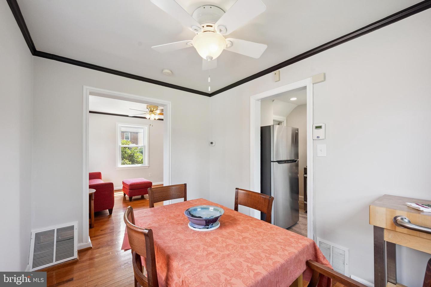 2146 S OAKLAND ST S, ARLINGTON, Virginia 22204, 2 Bedrooms Bedrooms, ,2 BathroomsBathrooms,Residential,For sale,2146 S OAKLAND ST S,VAAR2060614 MLS # VAAR2060614