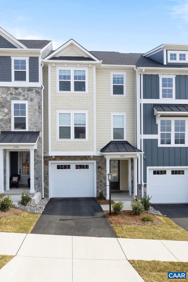 3036 FARROW CIR, CHARLOTTESVILLE, Virginia 22901, 3 Bedrooms Bedrooms, ,2 BathroomsBathrooms,Residential,For sale,3036 FARROW CIR,666597 MLS # 666597