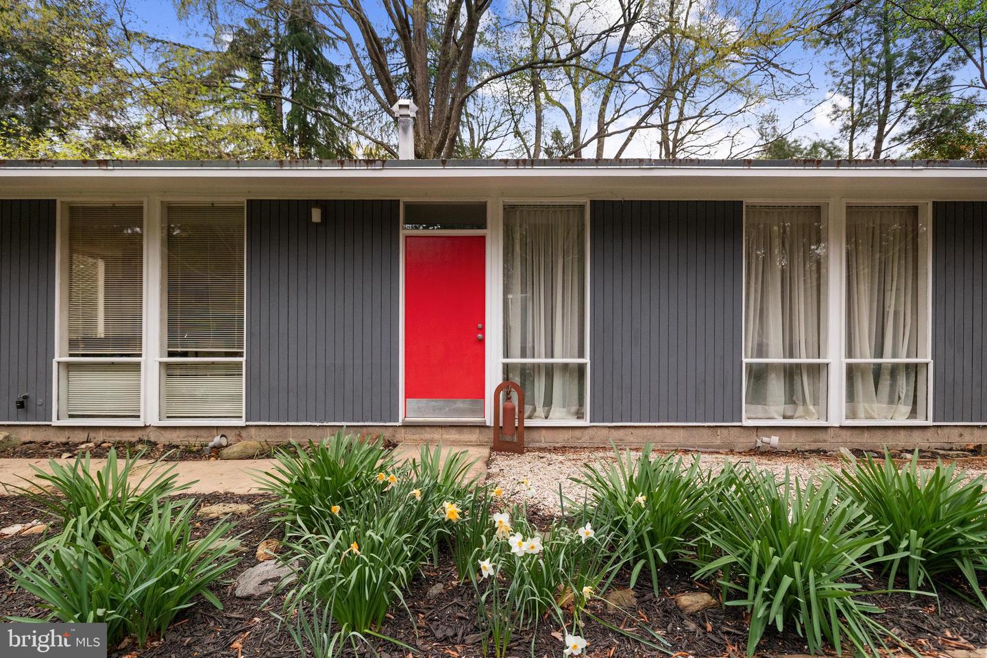 2313 GLASGOW RD, ALEXANDRIA, Virginia 22307, 4 Bedrooms Bedrooms, ,1 BathroomBathrooms,Residential,For sale,2313 GLASGOW RD,VAFX2255120 MLS # VAFX2255120