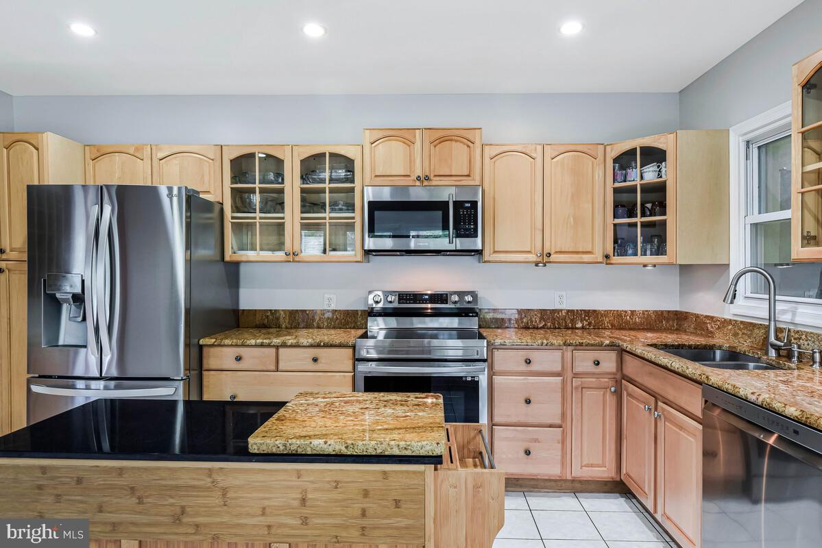 4406 ROUNDHILL RD, ALEXANDRIA, Virginia 22310, 4 Bedrooms Bedrooms, ,4 BathroomsBathrooms,Residential,For sale,4406 ROUNDHILL RD,VAFX2255122 MLS # VAFX2255122