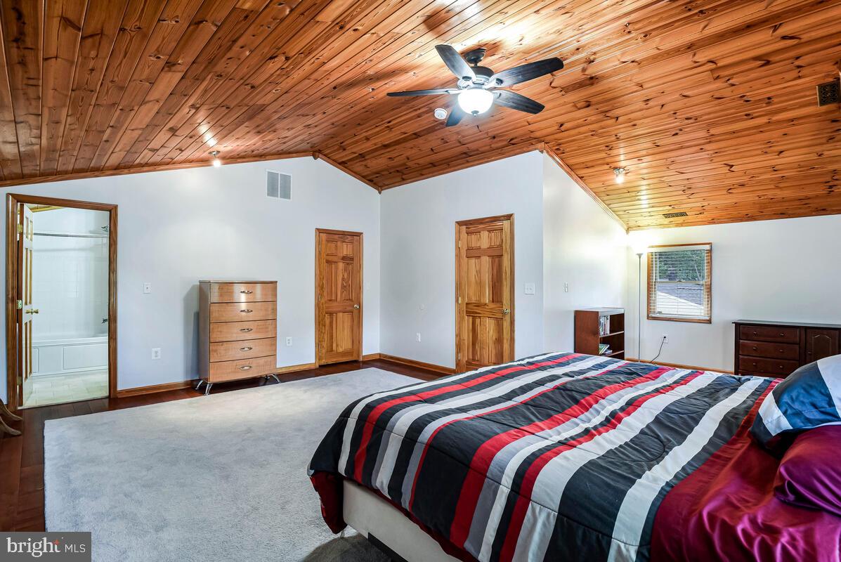 4406 ROUNDHILL RD, ALEXANDRIA, Virginia 22310, 4 Bedrooms Bedrooms, ,4 BathroomsBathrooms,Residential,For sale,4406 ROUNDHILL RD,VAFX2255122 MLS # VAFX2255122
