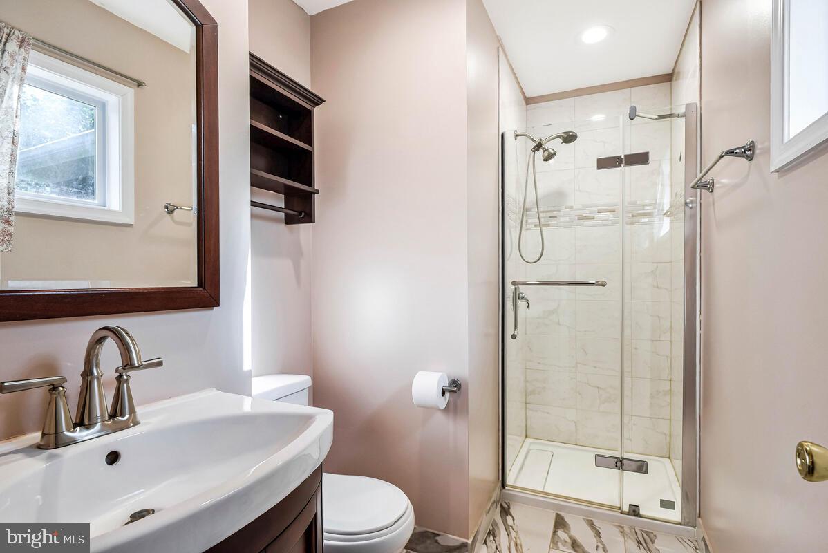 4406 ROUNDHILL RD, ALEXANDRIA, Virginia 22310, 4 Bedrooms Bedrooms, ,4 BathroomsBathrooms,Residential,For sale,4406 ROUNDHILL RD,VAFX2255122 MLS # VAFX2255122