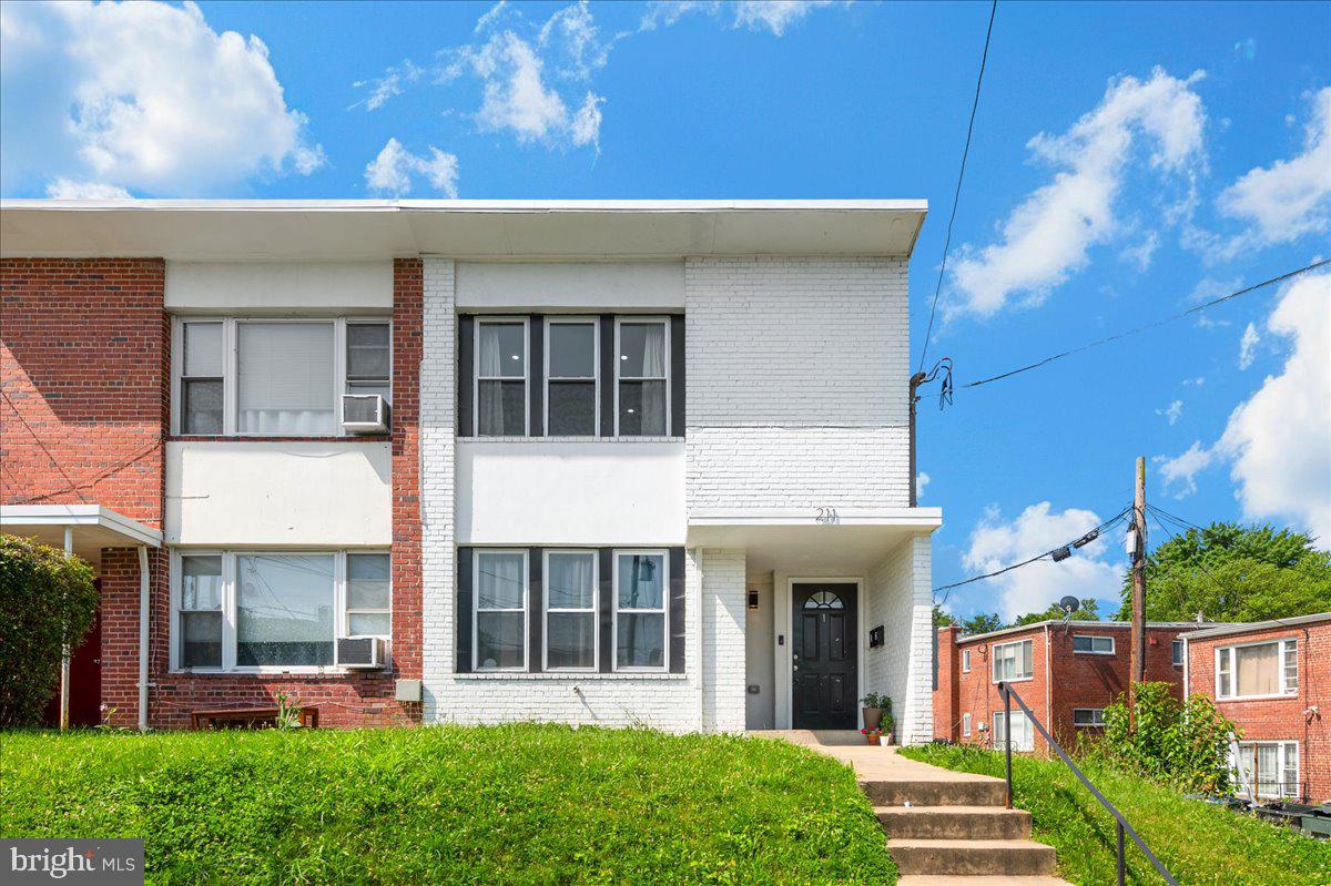 211 WEBSTER ST NE, WASHINGTON, District Of Columbia 20011, 6 Bedrooms Bedrooms, ,4 BathroomsBathrooms,Residential,For sale,211 WEBSTER ST NE,DCDC2210060 MLS # DCDC2210060