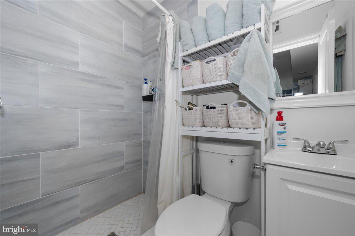 211 WEBSTER ST NE, WASHINGTON, District Of Columbia 20011, 6 Bedrooms Bedrooms, ,4 BathroomsBathrooms,Residential,For sale,211 WEBSTER ST NE,DCDC2210060 MLS # DCDC2210060