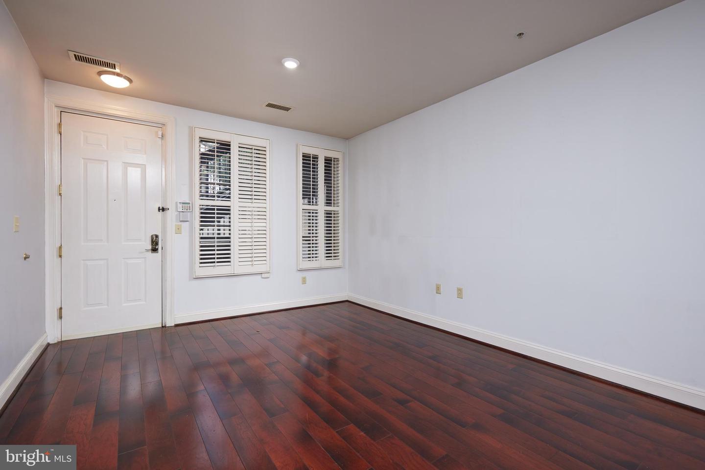 2200 17TH ST NW #109, WASHINGTON, District Of Columbia 20009, 1 Bedroom Bedrooms, ,1 BathroomBathrooms,Residential,For sale,2200 17TH ST NW #109,DCDC2171440 MLS # DCDC2171440