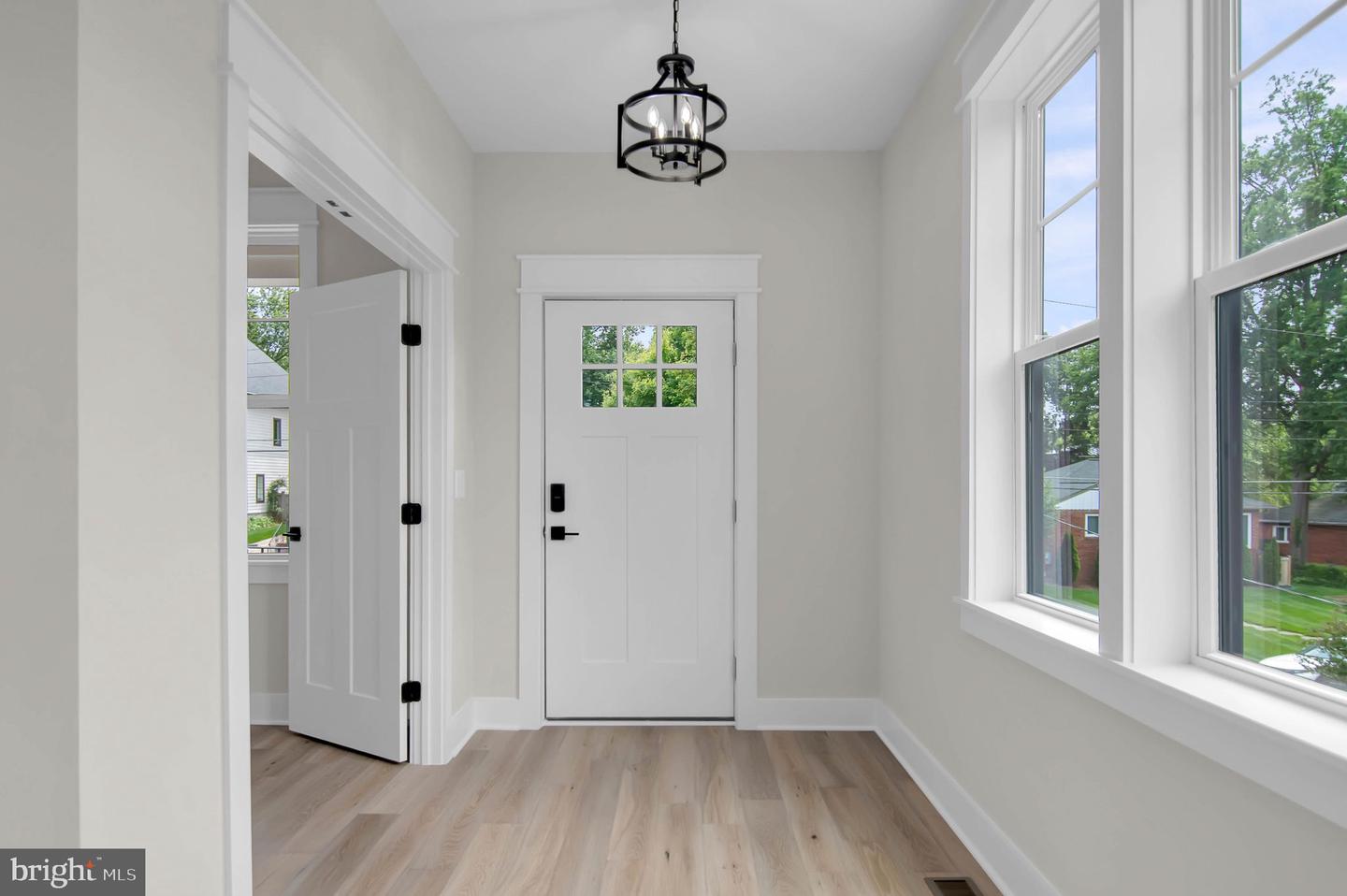 5617 23RD ST N, ARLINGTON, Virginia 22205, 5 Bedrooms Bedrooms, ,5 BathroomsBathrooms,Residential,For sale,5617 23RD ST N,VAAR2053428 MLS # VAAR2053428