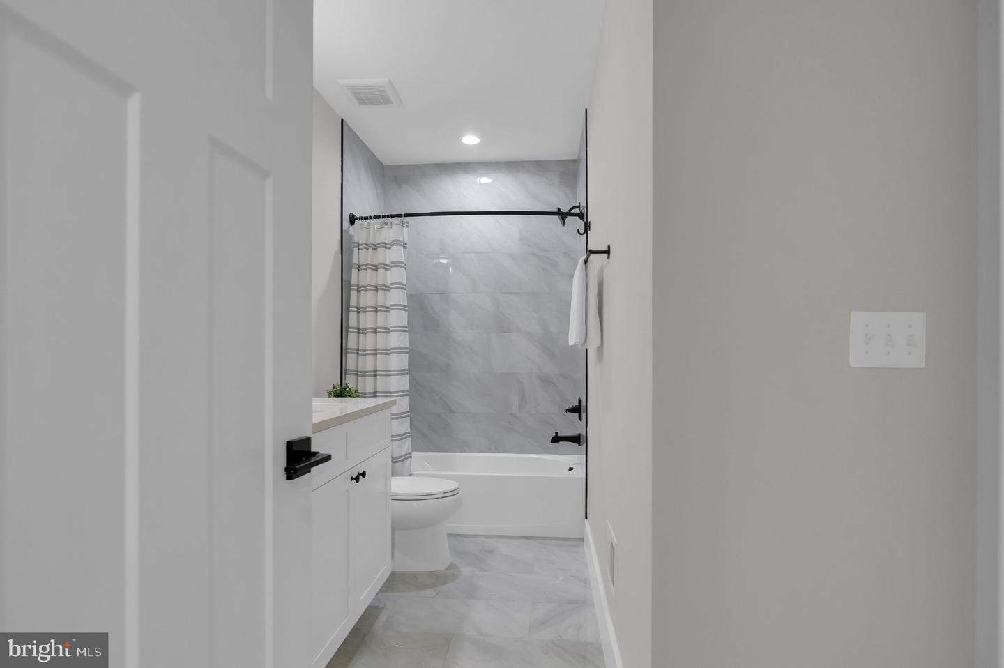 5617 23RD ST N, ARLINGTON, Virginia 22205, 5 Bedrooms Bedrooms, ,5 BathroomsBathrooms,Residential,For sale,5617 23RD ST N,VAAR2053428 MLS # VAAR2053428