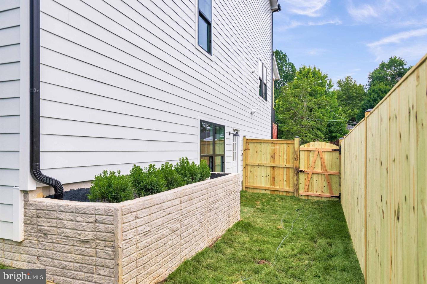 5617 23RD ST N, ARLINGTON, Virginia 22205, 5 Bedrooms Bedrooms, ,5 BathroomsBathrooms,Residential,For sale,5617 23RD ST N,VAAR2053428 MLS # VAAR2053428