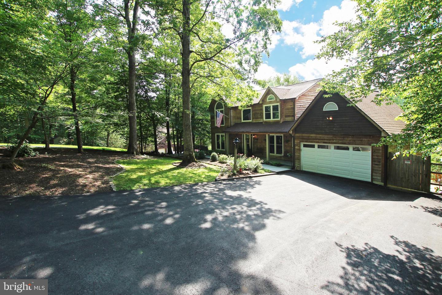 10716 LAKE FOREST DR, MANASSAS, Virginia 20112, 4 Bedrooms Bedrooms, 15 Rooms Rooms,3 BathroomsBathrooms,Residential,For sale,10716 LAKE FOREST DR,VAPW2088038 MLS # VAPW2088038