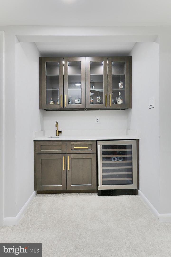 10236 LAWYERS RD, VIENNA, Virginia 22181, 4 Bedrooms Bedrooms, ,2 BathroomsBathrooms,Residential,For sale,10236 LAWYERS RD,VAFX2224890 MLS # VAFX2224890