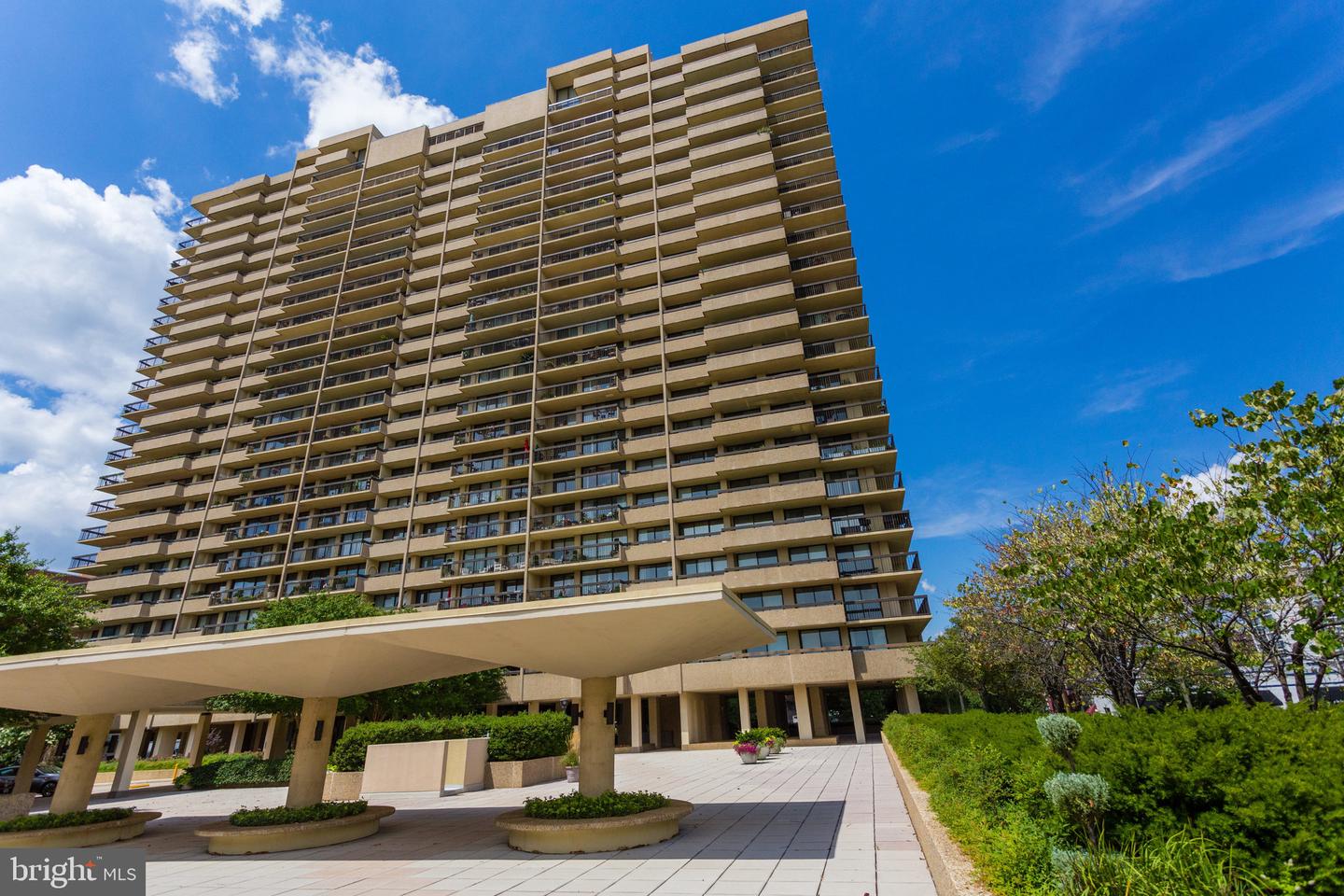 400 MADISON ST #704, ALEXANDRIA, Virginia 22314, 2 Bedrooms Bedrooms, ,2 BathroomsBathrooms,Residential,For sale,400 MADISON ST #704,VAAX2042638 MLS # VAAX2042638