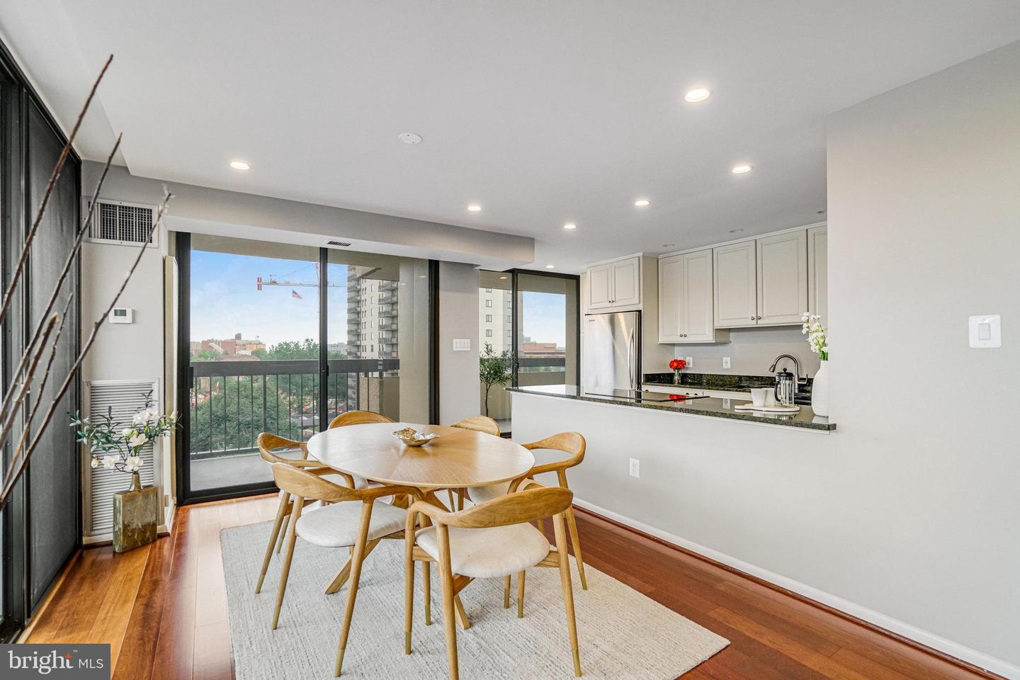 400 MADISON ST #704, ALEXANDRIA, Virginia 22314, 2 Bedrooms Bedrooms, ,2 BathroomsBathrooms,Residential,For sale,400 MADISON ST #704,VAAX2042638 MLS # VAAX2042638