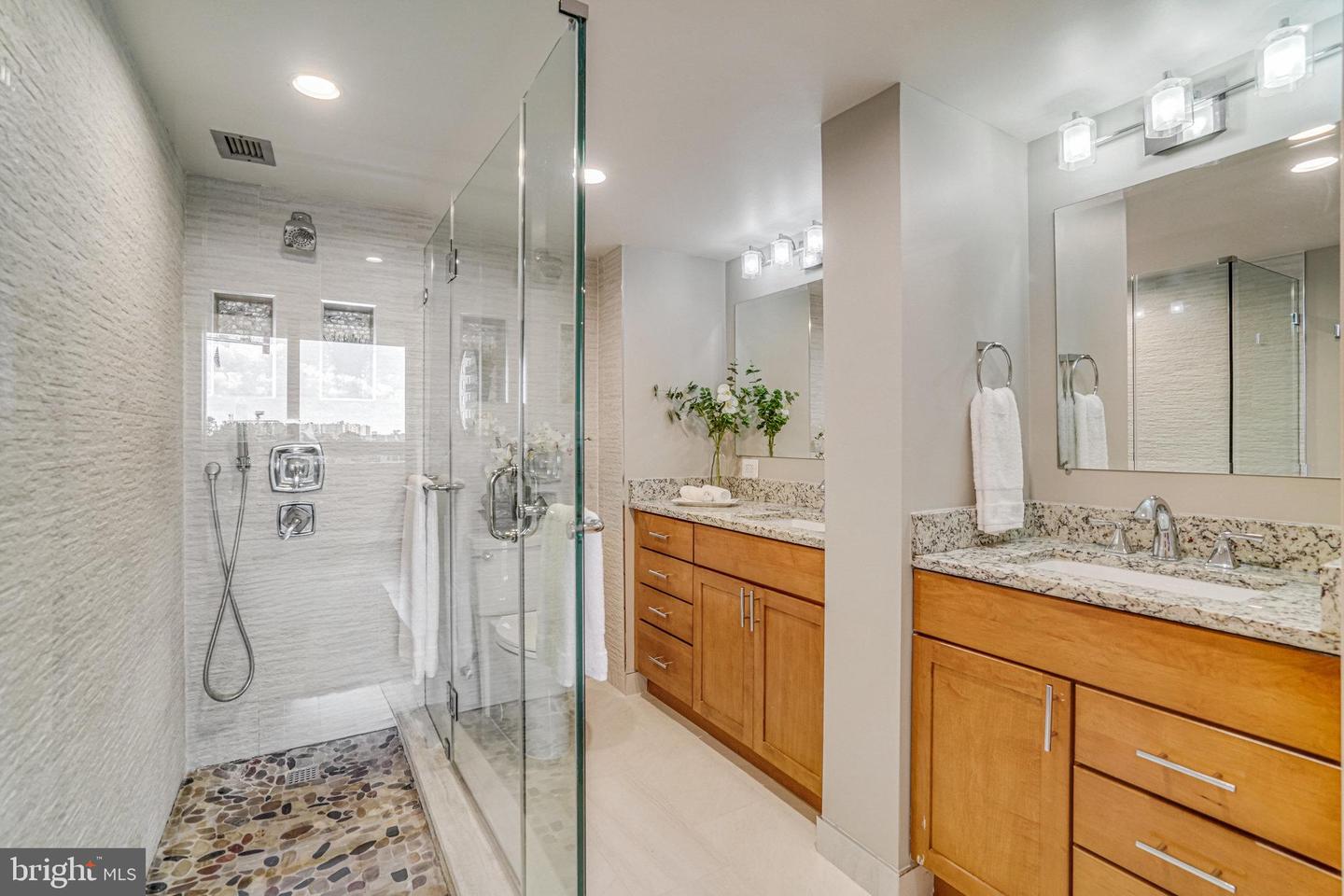 400 MADISON ST #704, ALEXANDRIA, Virginia 22314, 2 Bedrooms Bedrooms, ,2 BathroomsBathrooms,Residential,For sale,400 MADISON ST #704,VAAX2042638 MLS # VAAX2042638